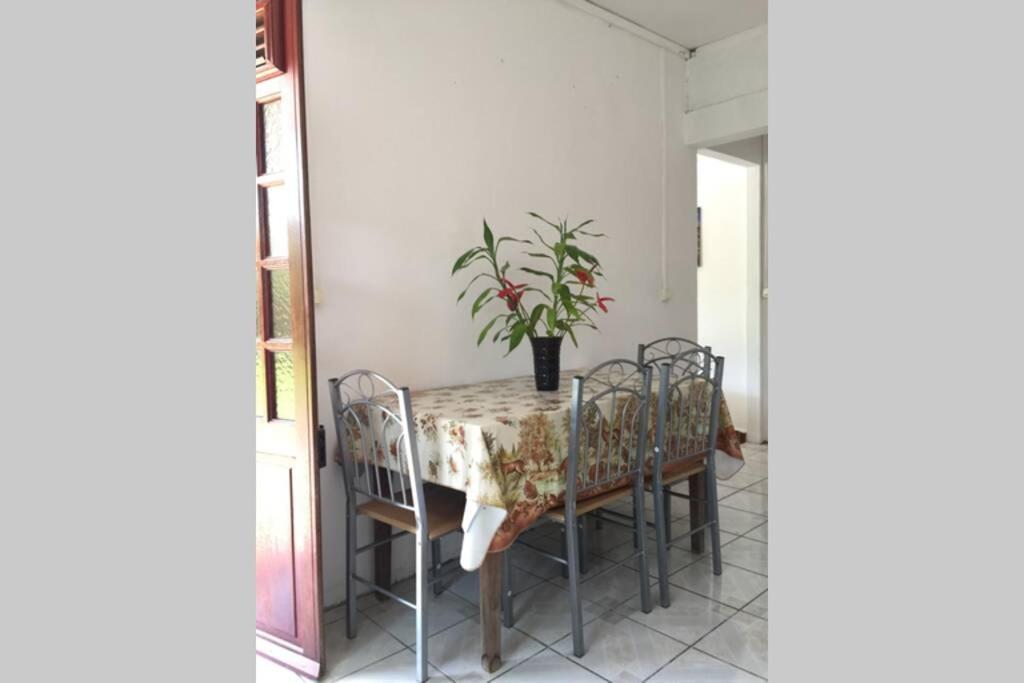 Logement en pleine verdure tropicale -10 min plage Le Morne-Rouge Buitenkant foto
